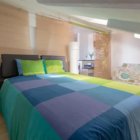 Lovely Spacious 3room Loft Under Roof-100m2-touristarea