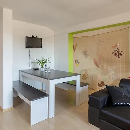 Lovely Spacious 3room Loft Under Roof-100m2-touristarea