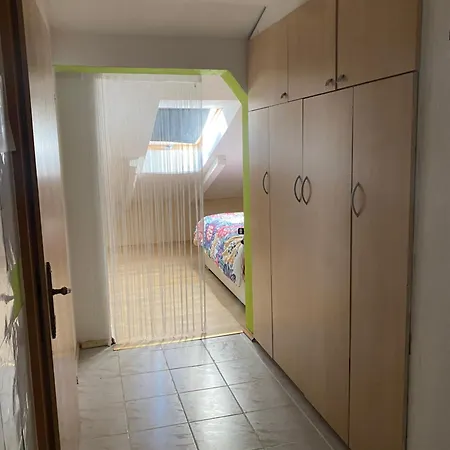 Apartmán Lovely Spacious 3room Loft Under Roof-100m2-touristarea Rauth