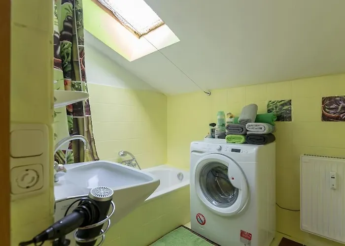 Lovely Spacious 3room Loft Under Roof-100m2-touristarea *